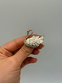 Zirkon Taşlı Kuğu Figürlü Altın Renk Broş