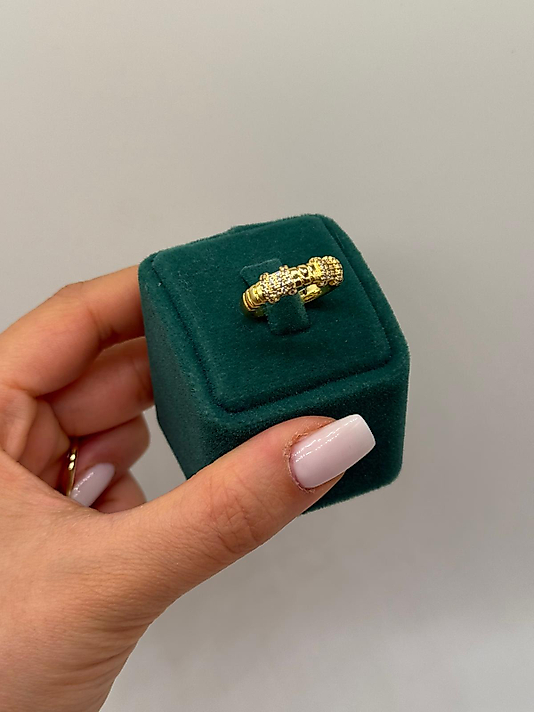 Lüks Dokulu Taşlı Yüzük