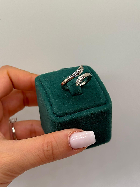 Dalga Formlu Taş Detaylı Gümüş Ton Yüzük