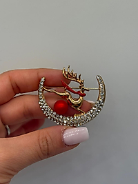 Ay Üzerinde Geyik Figürlü Taşlı Broş