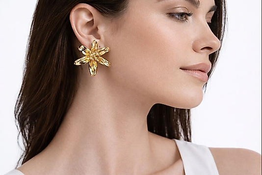 Gold Çiçek Form Taş Detaylı Kadın Küpe