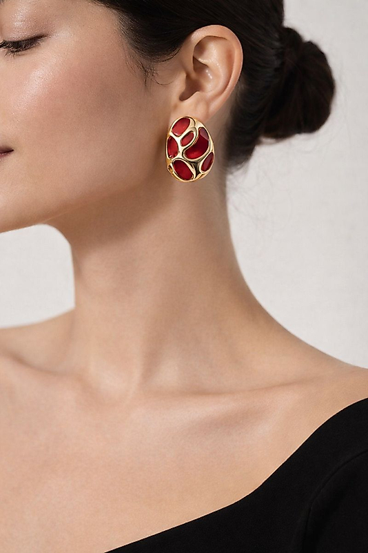 Kırmızı Mine Detaylı Gold Organik Form Kadın Küpe