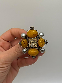 Hardal Tonlu Taşlı ve İnci Detaylı Antik Stil Broş