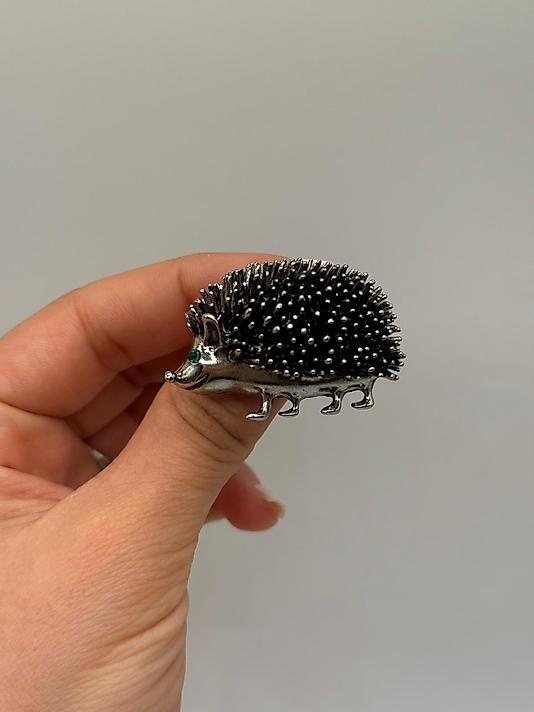 Zirkon Göz Detaylı Kirpi Figürlü Gümüş Renk Broş