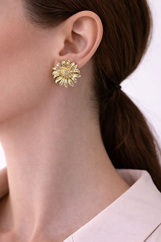 Gold Renk Işıltılı Çiçek Formlu Gösterişli Kadın Küpe