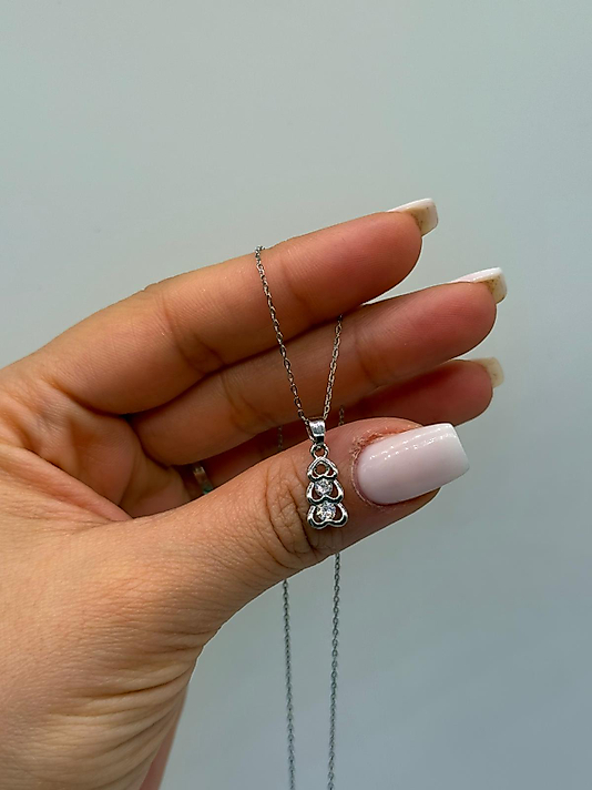 Minimal Üç Kalp Detaylı Kolye