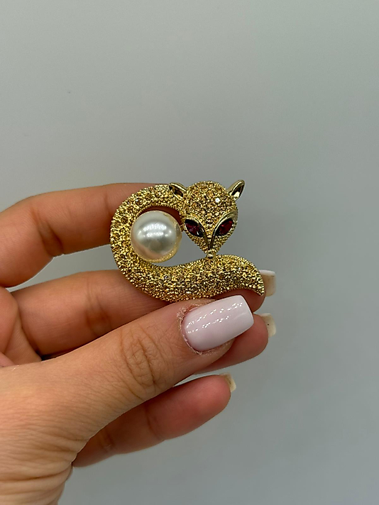 Altın Tonlu Zirkon Taşlı İnci Detaylı Tilki Broş