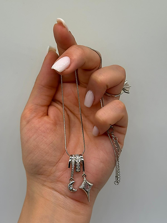 Ay & Yıldız Figürlü Sallantılı Kolye