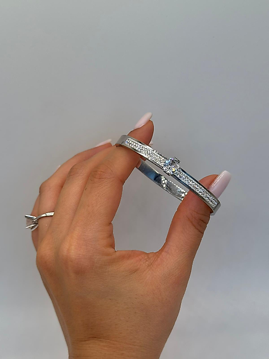 Xuping Tektaş Detaylı Taşlı Kelepçe