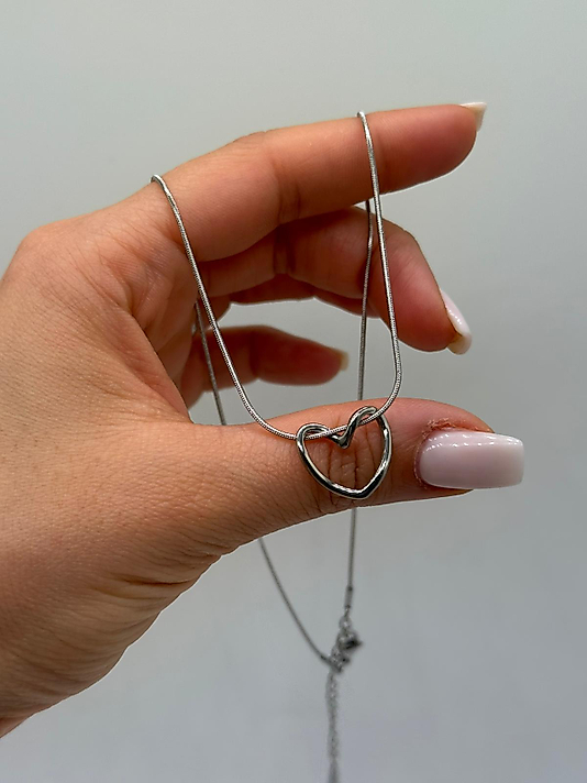 Açık Kalp Tasarımlı Kolye