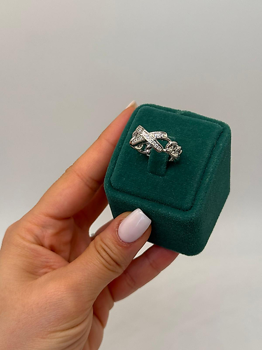 Xuping Zincir Detaylı Taşlı Şerit Yüzük