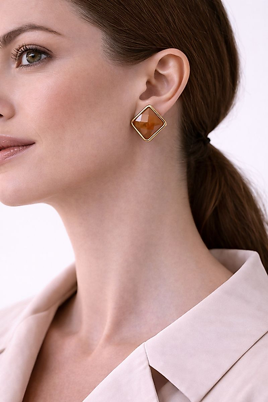 Karamel Taşlı Gold Çerçeveli Geometrik Kadın Küpe