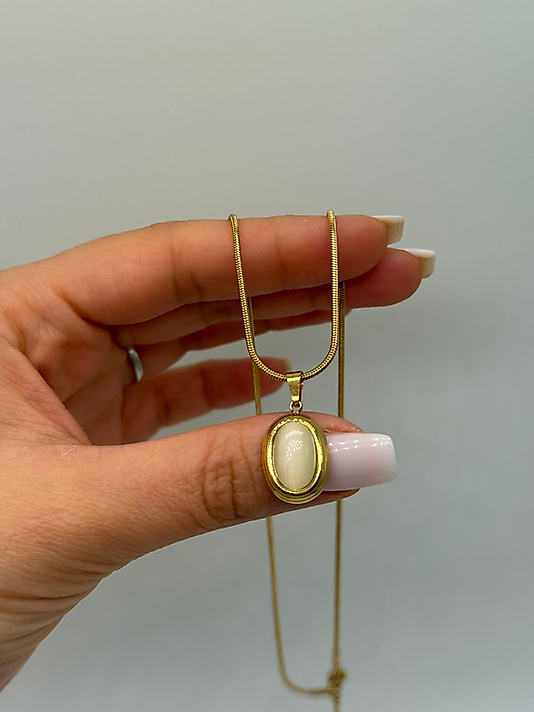 Zamansız Oval Kolye