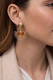 Kehribar Taş Detaylı Güneş Form VIP Çelik Küpe – 14K Altın Renk