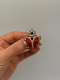 Zirkon Taşlı Taçlı Uğur Böceği Figürlü Broş