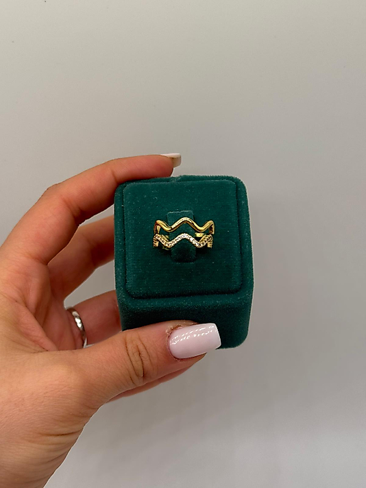 Xuping Dalga Form Taşlı Gold Yüzük