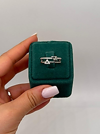 Xuping Üçgen Detaylı Çift Bant Taşlı Yüzük