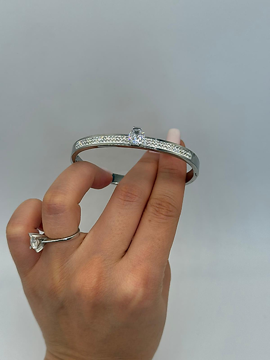 Xuping Tektaş Detaylı Taşlı Kelepçe