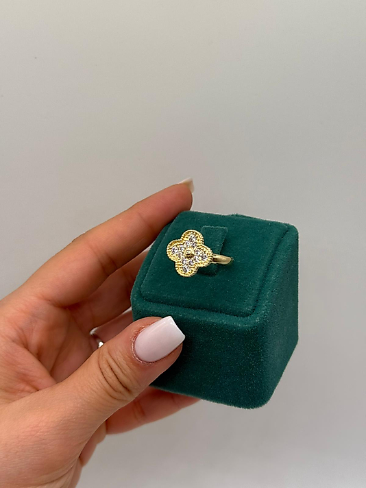 Zarif Dört Yaprak Figürlü Altın Renk Yüzük