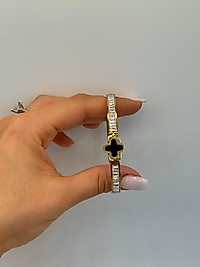 Xuping Siyah Yonca Detaylı Baget Taşlı Altın Renk Kelepçe