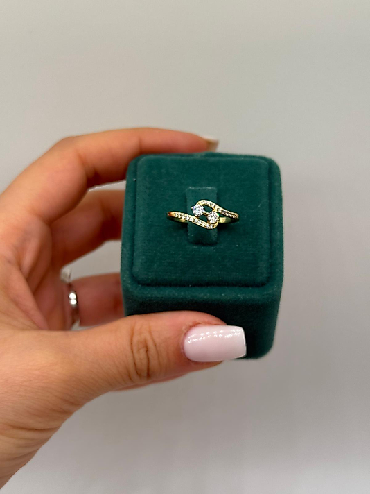 Xuping Zarif Bağ Detaylı Taşlı Yüzük