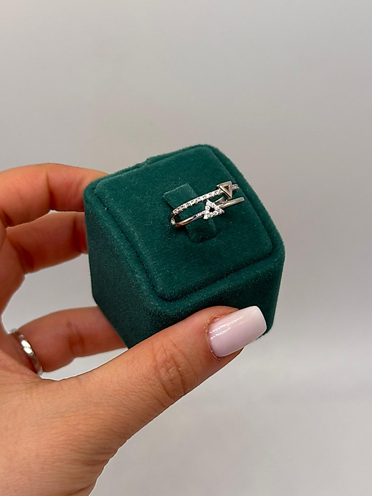 Xuping Üçgen Detaylı Çift Bant Taşlı Yüzük