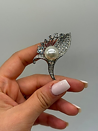 Zirkon Taşlı İnci Detaylı Yaprak Form Broş