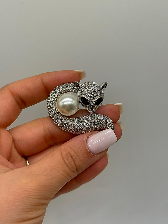 Zirkon Taşlı İnci Detaylı Tilki Figürlü Broş
